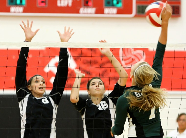 Heights sweeps Ellison 3-0